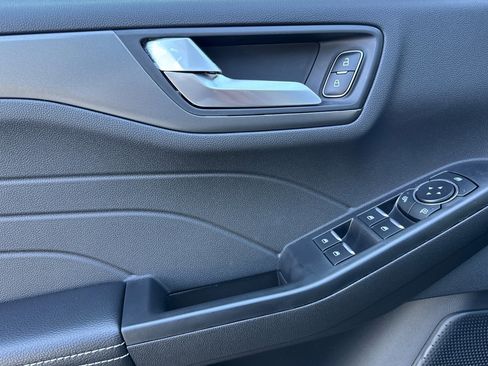 New 2025 Ford Escape SE image 10