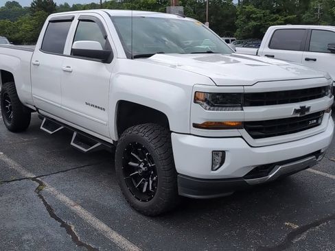 Used 2018 Chevrolet Silverado 1500 LT w/ LPO, Black Pack AWD/4WD image 6