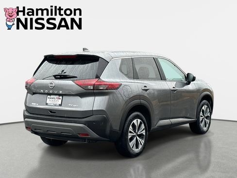 Used 2023 Nissan Rogue SV image 2