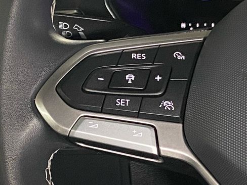 Certified 2023 Volkswagen Tiguan SE R-Line FWD image 8