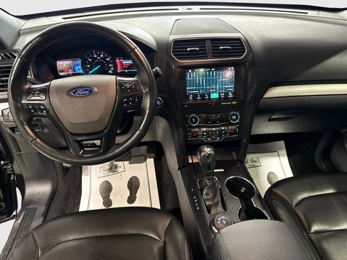 Used 2019 Ford Explorer XLT w/ Equipment Group 202A AWD/4WD image 14