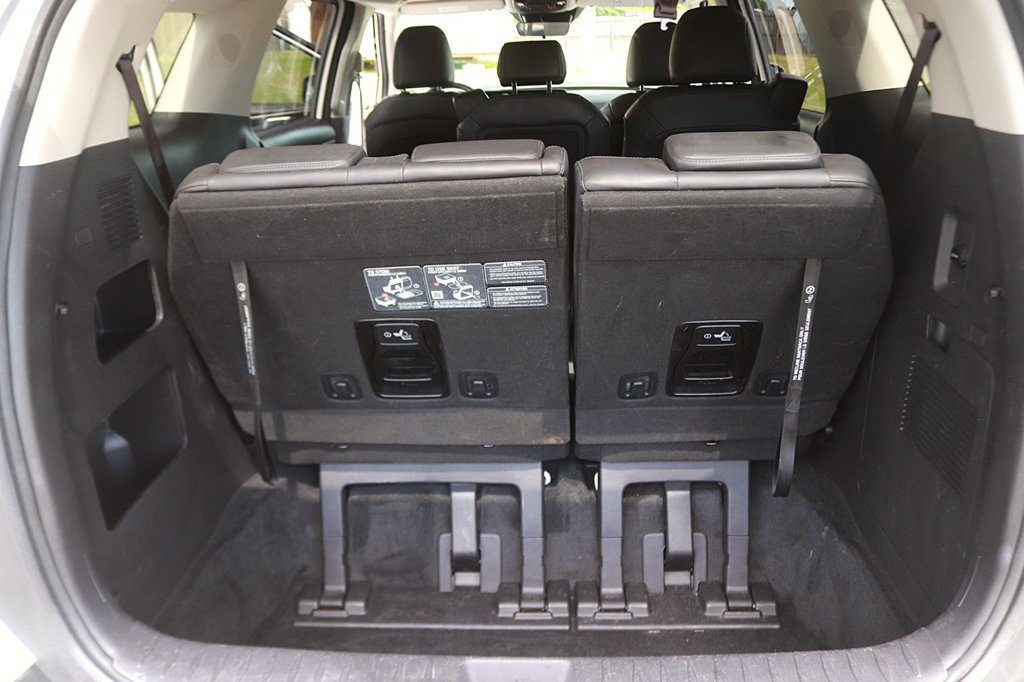 Used 2025 Kia Carnival FWD image 16