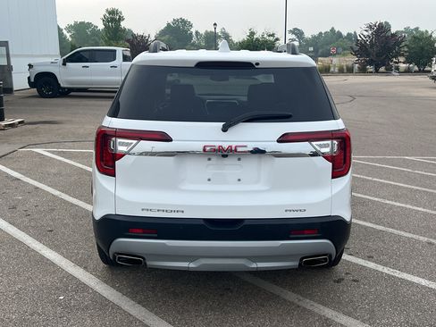 Used 2023 GMC Acadia SLT AWD/4WD image 4