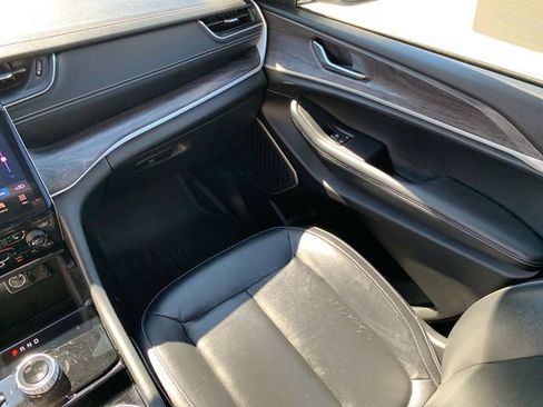 Used 2022 Jeep Grand Cherokee L Limited image 28