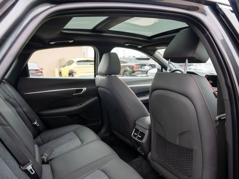 Used 2022 Hyundai Sonata SEL Plus w/ Preferred Accessory Package image 13