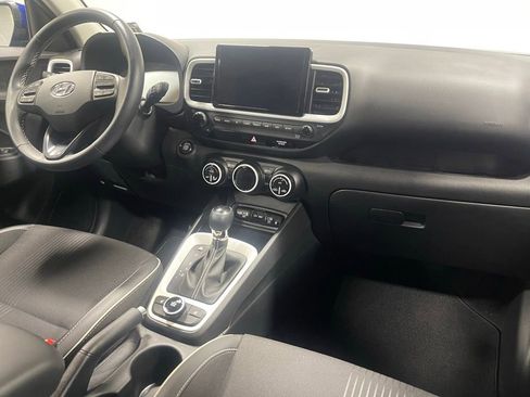 Used 2024 Hyundai Venue Limited FWD image 24