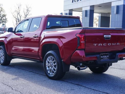 Used 2025 Toyota Tacoma Limited image 33