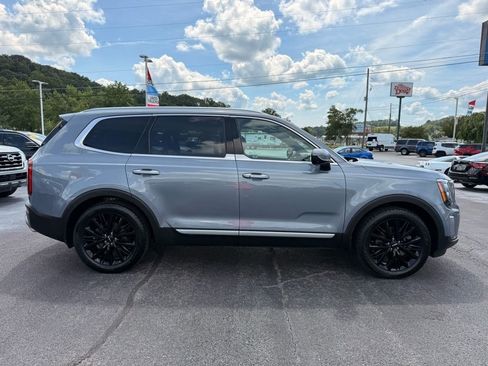 Used 2022 Kia Telluride SX w/ SX Prestige Package image 3