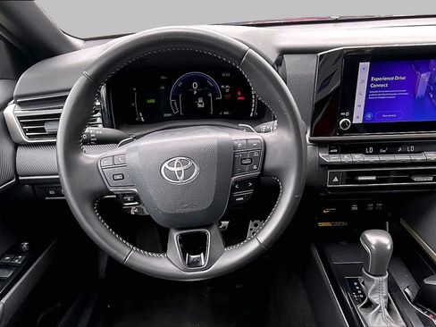 Used 2025 Toyota Camry SE FWD image 6