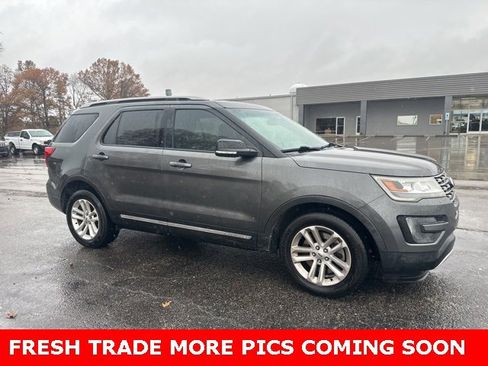 Used 2016 Ford Explorer XLT image 5