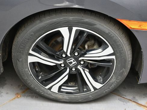 Used 2017 Honda Civic Touring image 10
