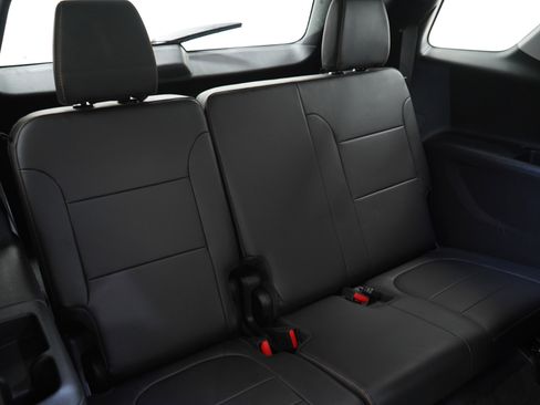 Used 2020 Chevrolet Traverse LT image 16