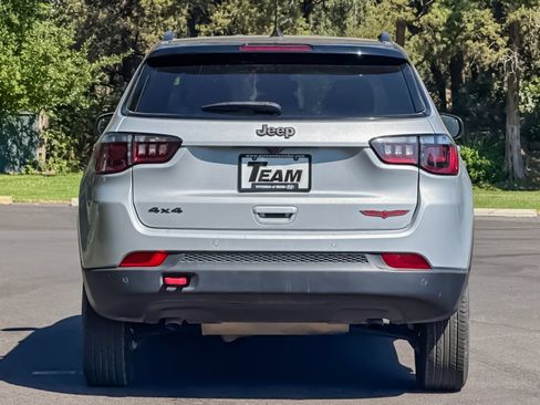 Used 2025 Jeep Compass Trailhawk AWD/4WD image 5