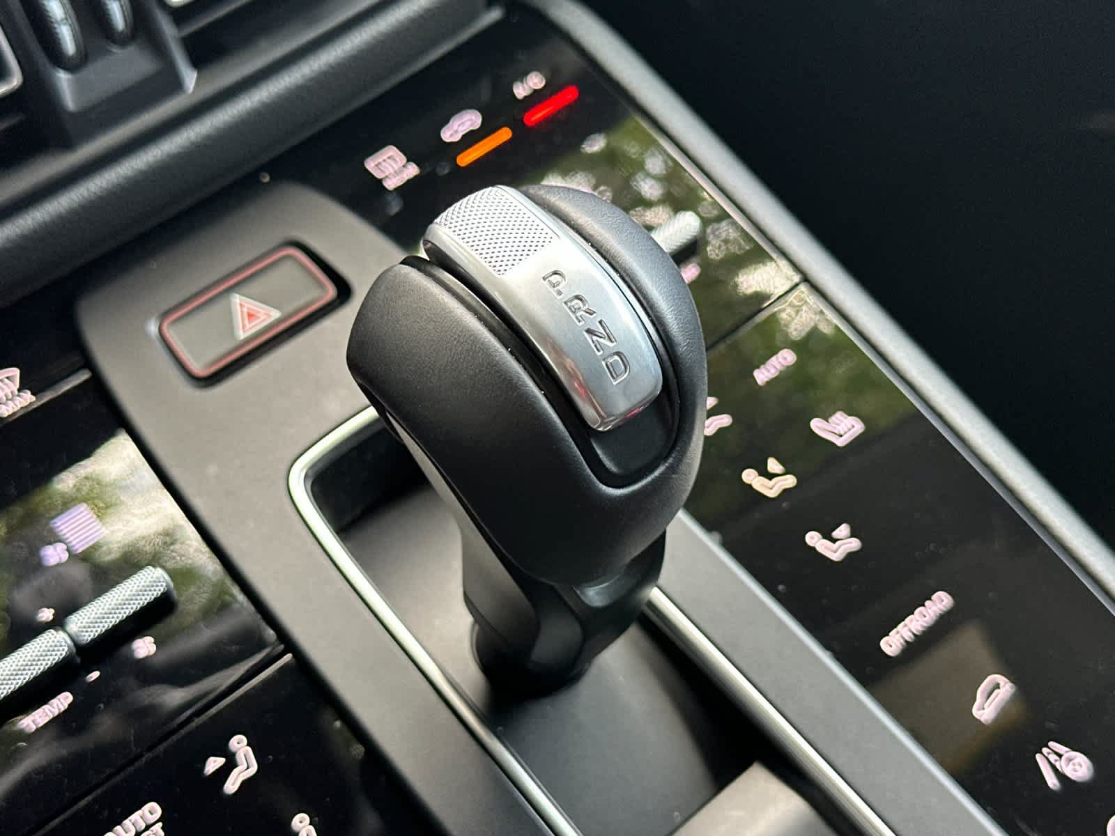Certified 2024 Porsche Macan AWD/4WD image 24