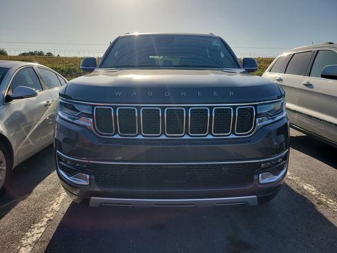 Used 2022 Jeep Wagoneer Series II image 2