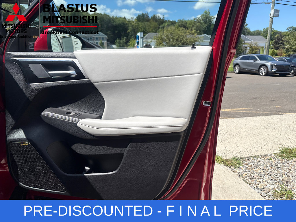 Used 2025 Mitsubishi Outlander SE AWD/4WD image 46