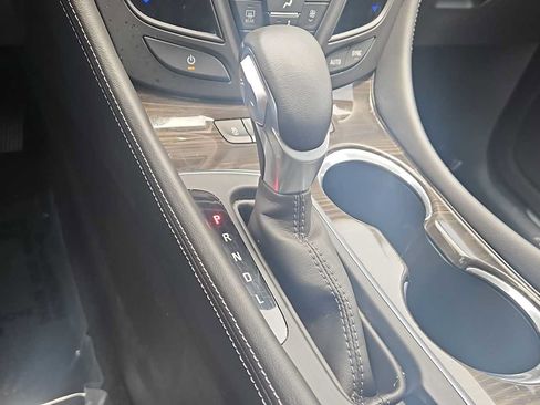 Used 2019 Buick Envision Essence FWD image 21