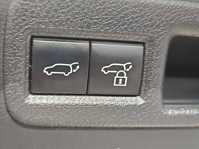 Used 2022 Toyota Venza XLE AWD/4WD image 7