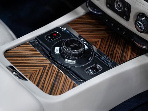 Used 2016 Rolls-Royce Dawn image 59