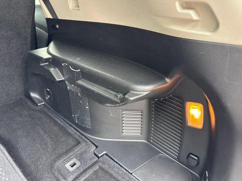 Used 2016 Nissan Rogue SV FWD image 78