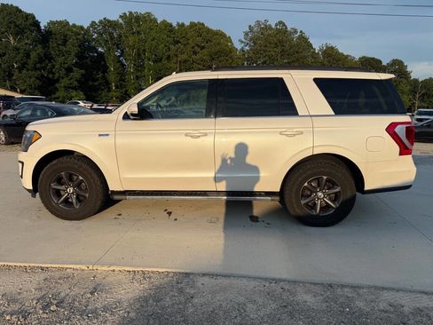 Used 2018 Ford Expedition XLT w/ Equipment Group 202A AWD/4WD image 4