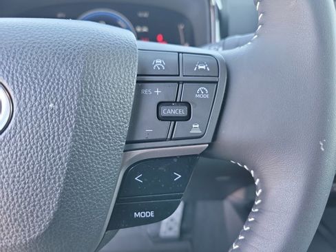 Used 2025 Toyota Camry SE image 18