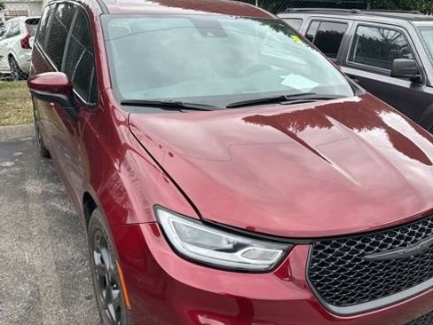 Used 2023 Chrysler Pacifica Touring-L w/ S Appearance Package image 14