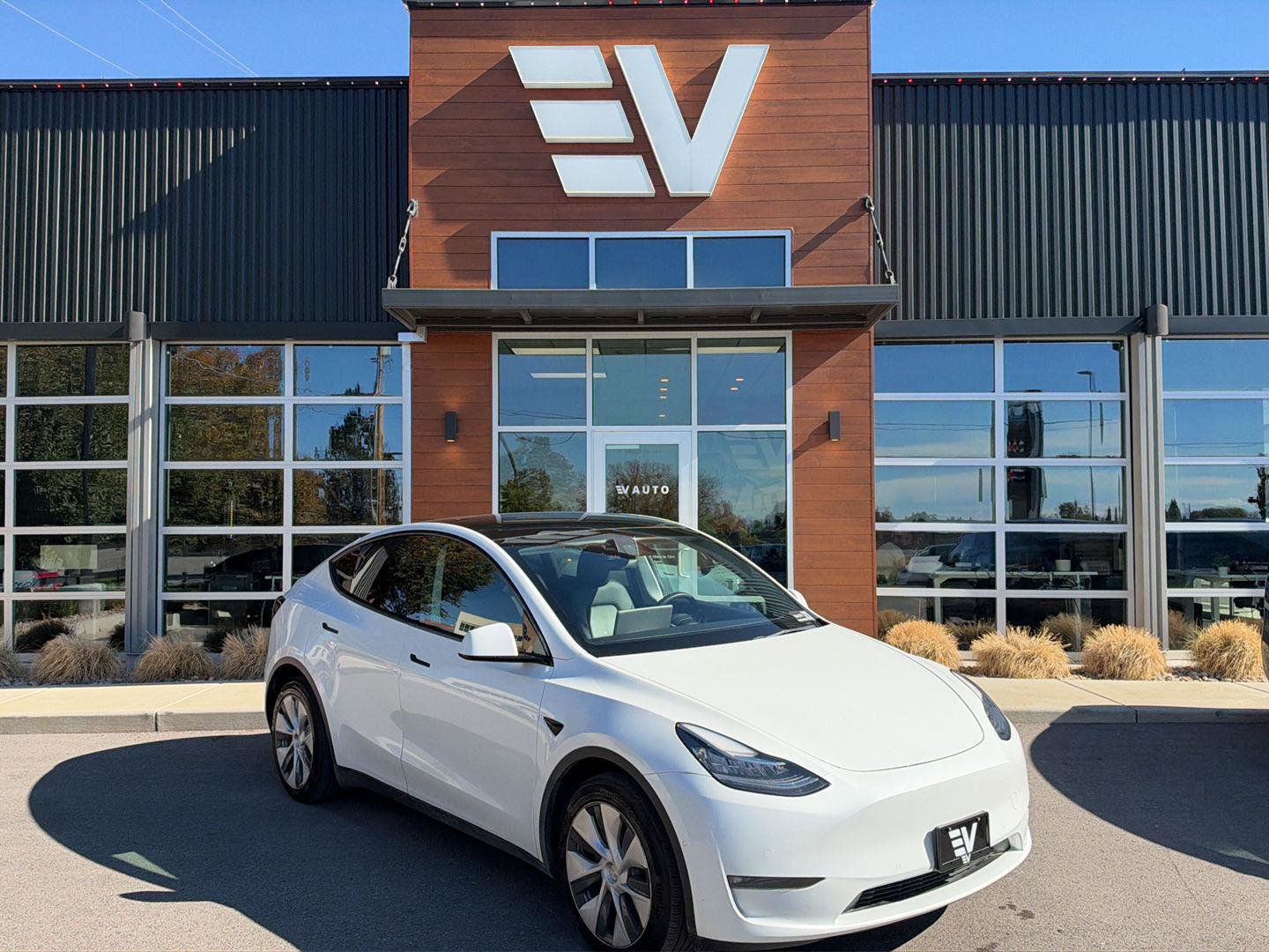 Used 2021 Tesla Model Y Long Range AWD/4WD image 1