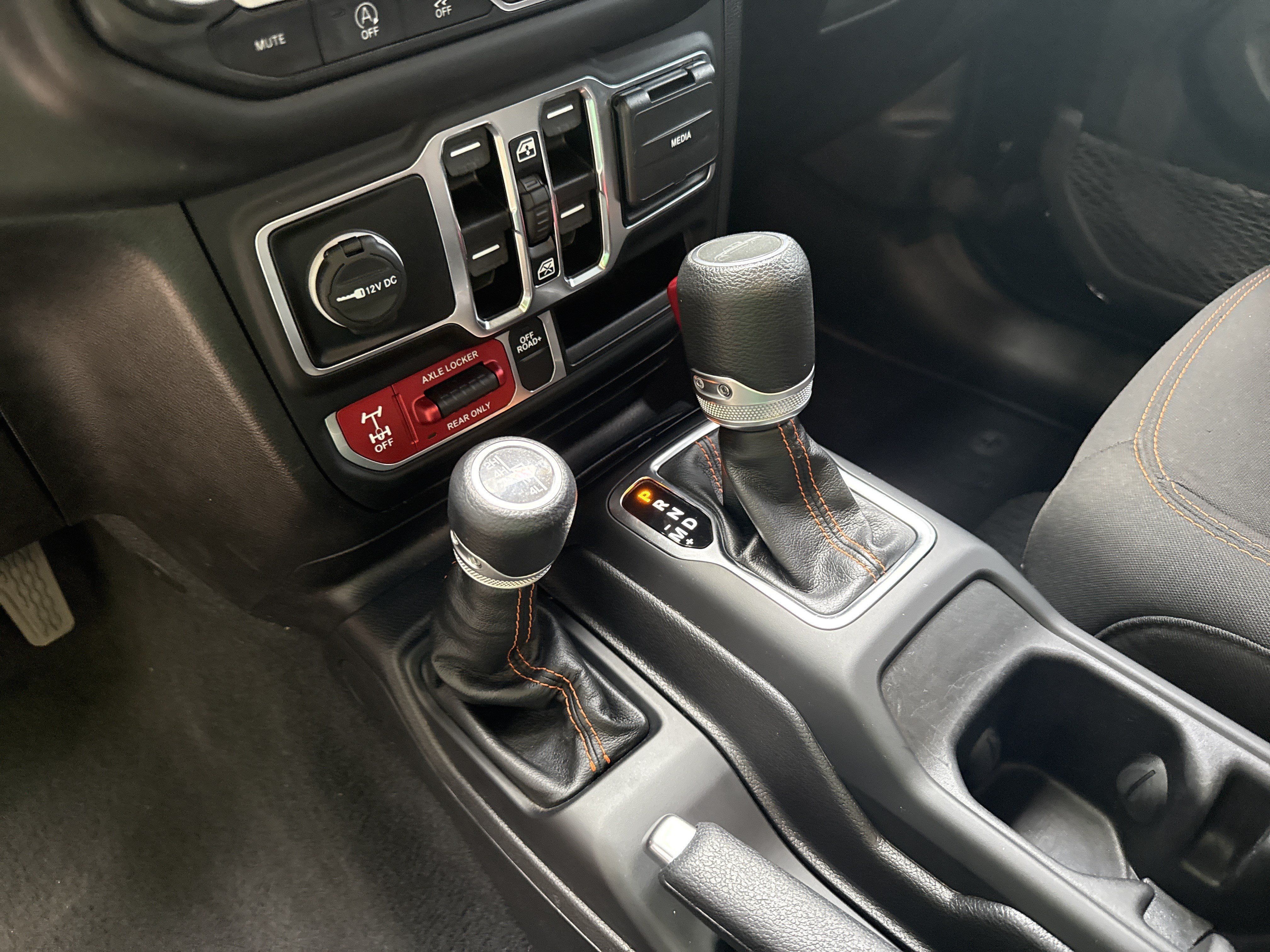 Used 2023 Jeep Gladiator Mojave w/ Trailer Tow Package AWD/4WD image 29