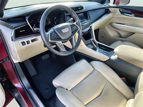 Used 2017 Cadillac XT5 Luxury w/ Driver Awareness Package image 11