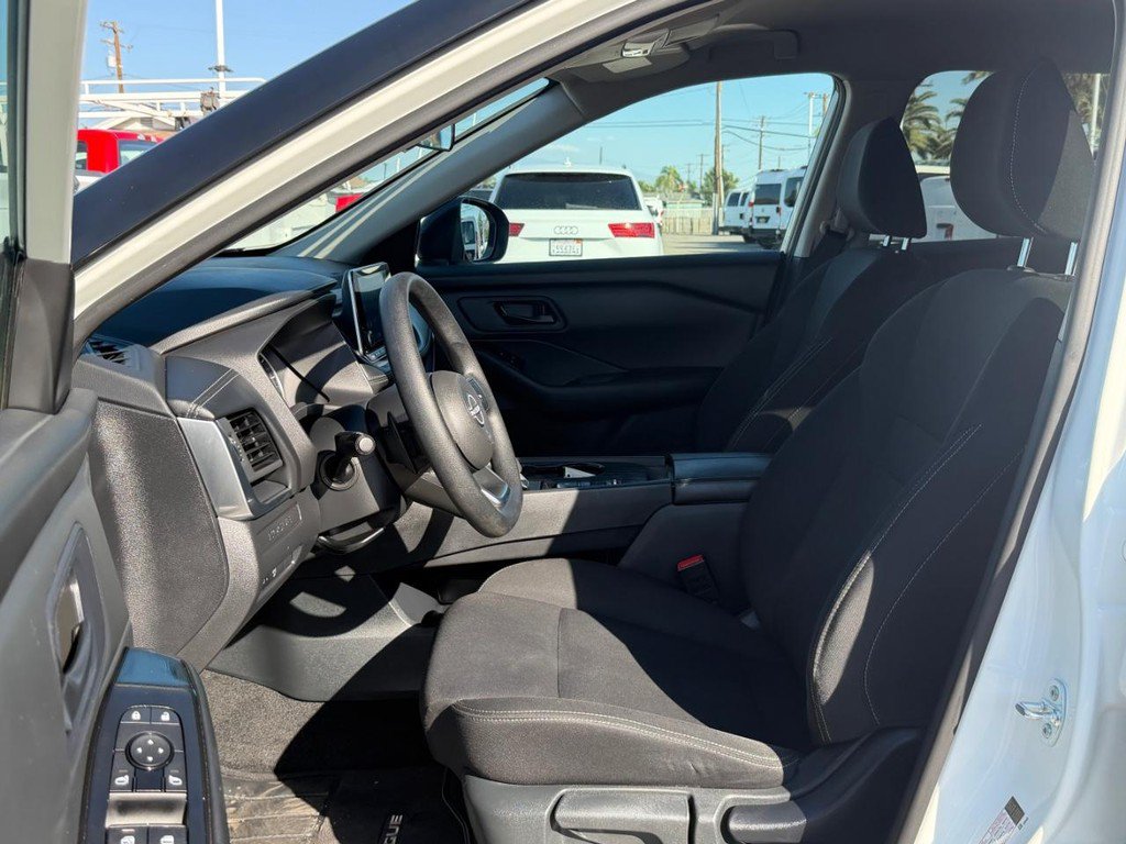 Used 2024 Nissan Rogue S FWD image 17