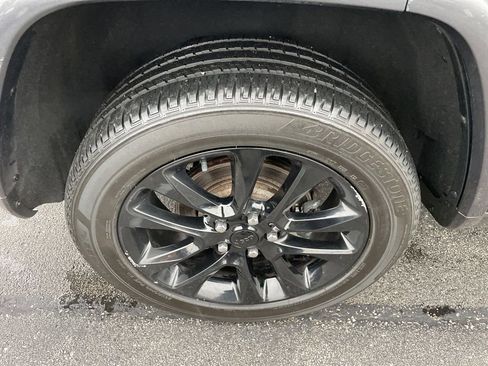 Used 2021 Jeep Grand Cherokee Laredo X image 11