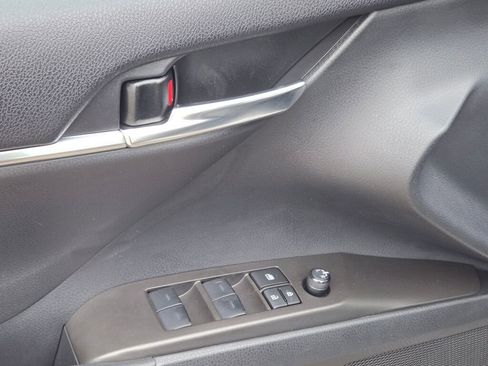 Used 2024 Toyota Camry SE image 20