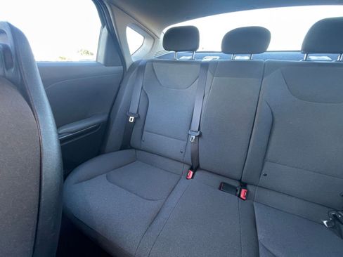 Used 2025 Kia K4 LXS image 38