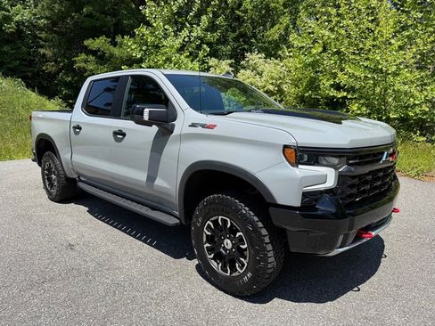 Used 2024 Chevrolet Silverado 1500 ZR2 w/ Technology Package AWD/4WD image 4