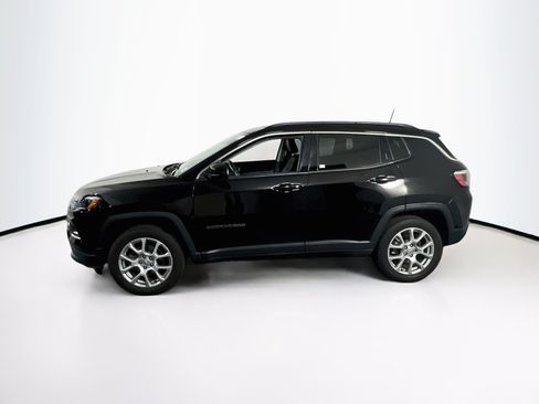 Used 2022 Jeep Compass Latitude w/ Sun and Sound Group AWD/4WD image 8