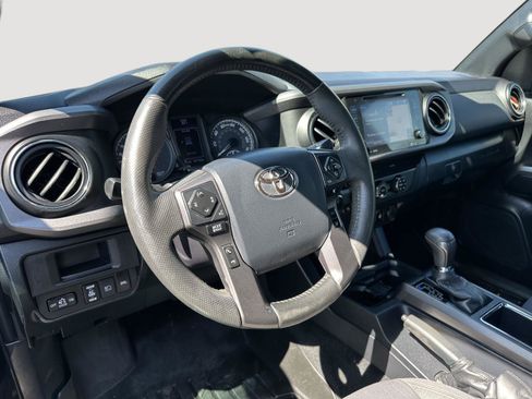 Used 2019 Toyota Tacoma TRD Off-Road image 11