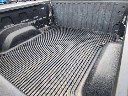 Used 2021 Chevrolet Silverado 1500 LT image 13