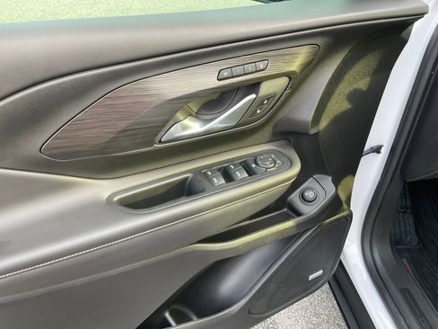 Used 2022 GMC Terrain SLT w/ Infotainment Package II image 12