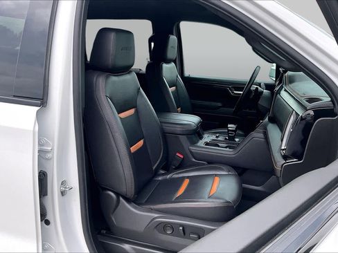 Used 2025 GMC Sierra 1500 AT4 AWD/4WD image 9