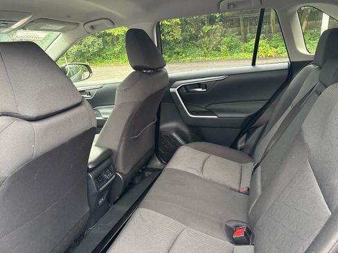 Used 2025 Toyota RAV4 XLE AWD/4WD image 8