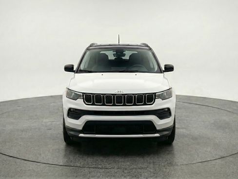 Used 2025 Jeep Compass Limited AWD/4WD image 2