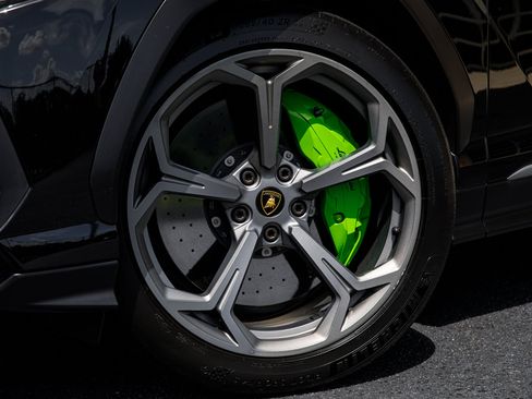 Used 2022 Lamborghini Urus AWD/4WD image 3