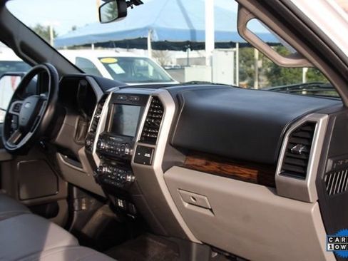 Used 2018 Ford F150 Lariat image 31