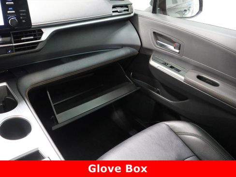 Used 2024 Toyota Sienna XLE Woodland Edition image 25