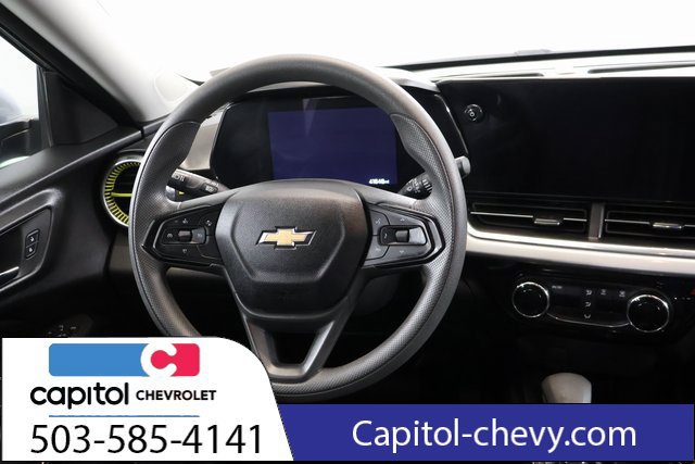Used 2025 Chevrolet Trax LT FWD image 14