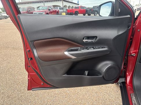 Used 2023 Nissan Kicks SR w/ Exterior Package FWD image 9