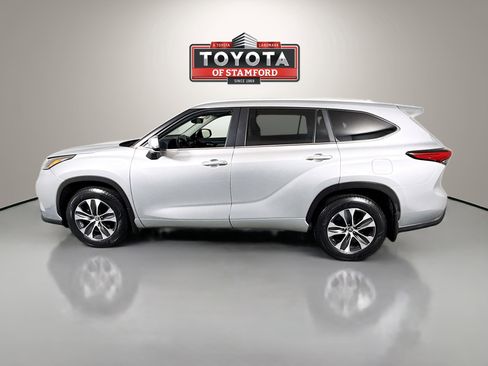 Certified 2023 Toyota Highlander XLE image 4