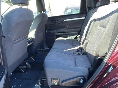 Used 2019 Toyota Highlander LE image 18