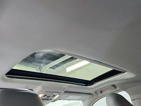 Used 2021 Toyota Highlander Limited FWD image 11